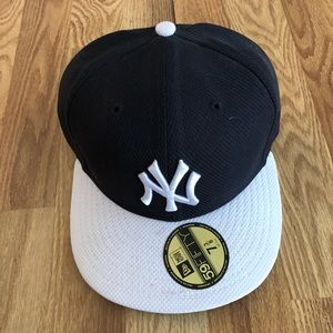 NY Yankees Fitted flat hat - hardly worn